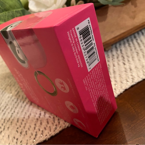 NWT! Carrying case for Airpods Pro - Picture 5 of 7